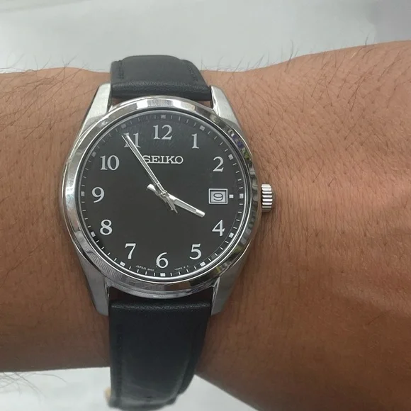 New Seiko Black Leather Strap Men, s Watch - Picture 3 of 6